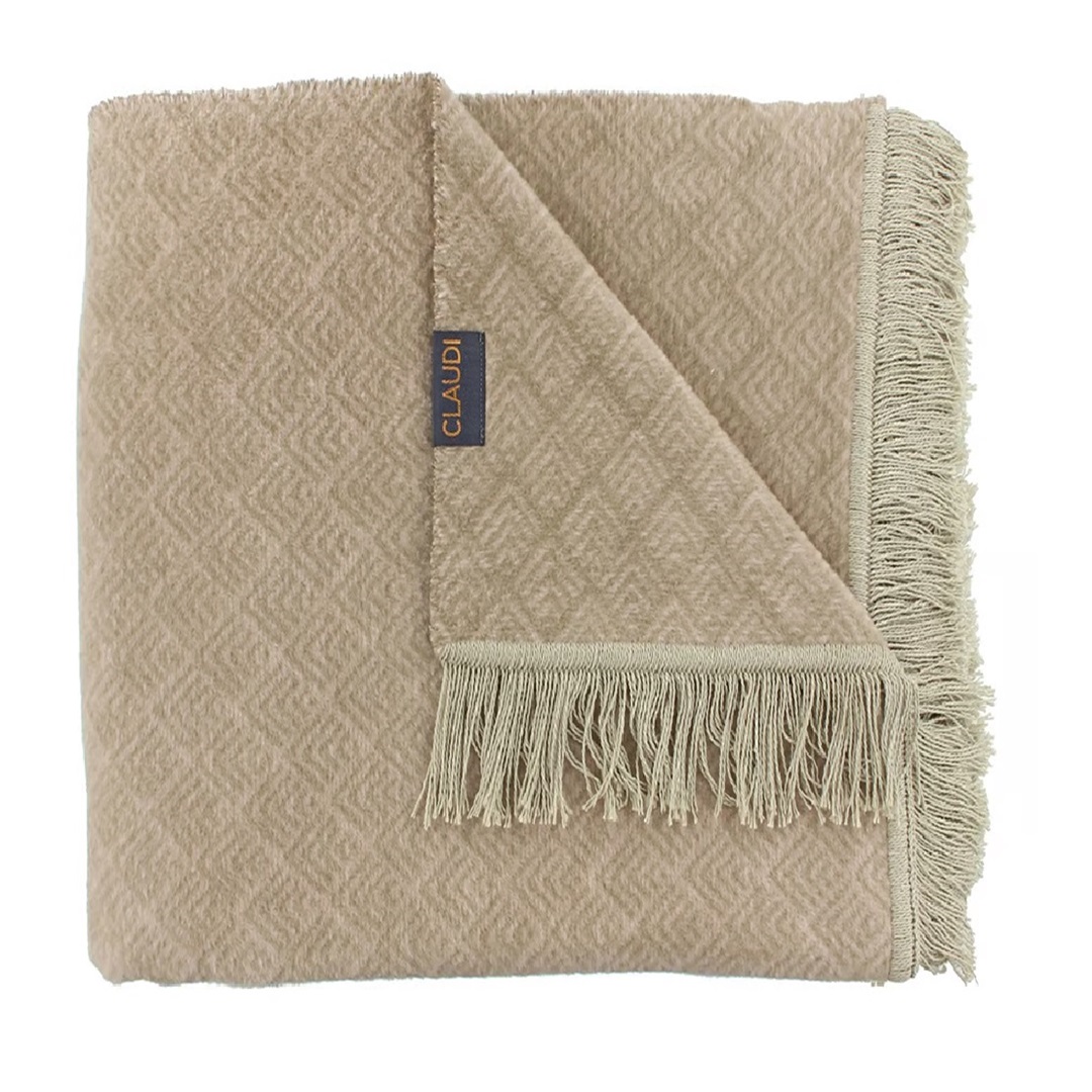 Claudi-plaid-brain-nude